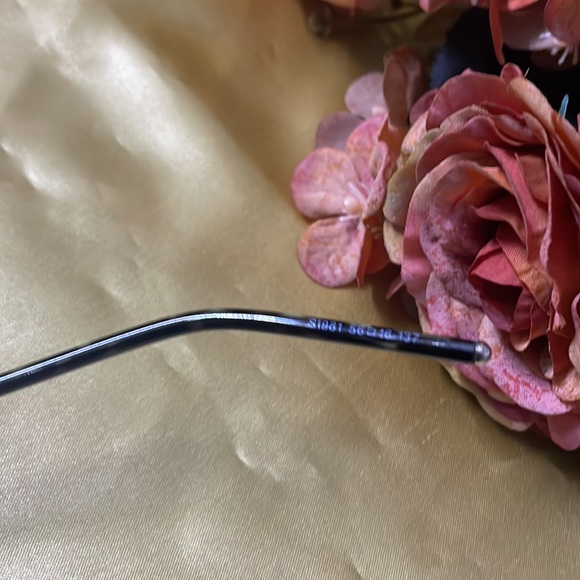 Blue glasses 🤓 - Picture 6 of 6